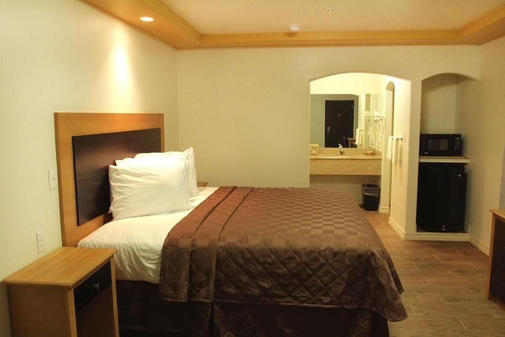 Deluxe Family Room interior